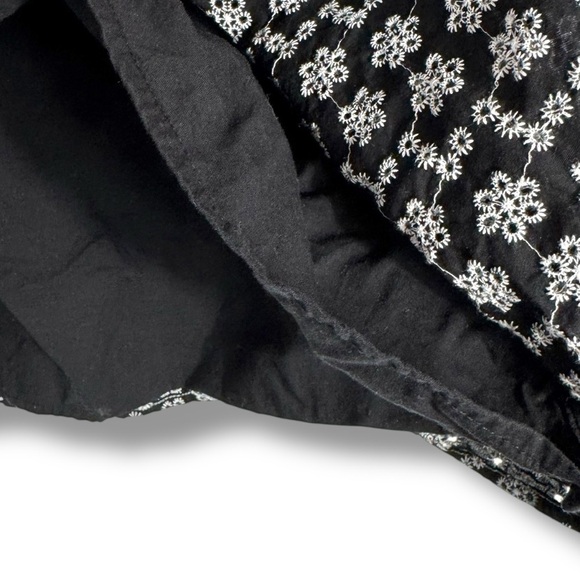 Ann Taylor Factory Embroidered Eyelet Ruffle Sleeveless Top, Black/White, Size M - Picture 5 of 11